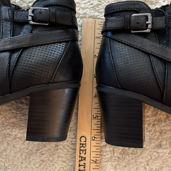 Women’s Black ankle boots. Size 9 - Picture 6 of 8
